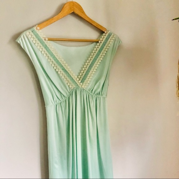 Vintage Lingerie Set - Picture 11 of 16